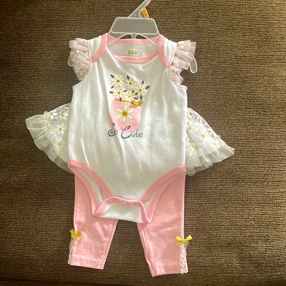 Too cute! Baby girl two piece set. - Picture 1 of 6